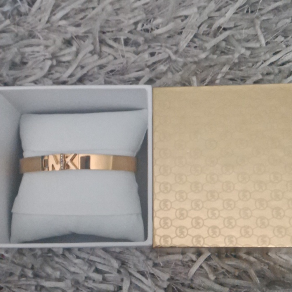 Michael kors mk gold tone stainless steel faux diamond accent lock bracelet. - Picture 6 of 6